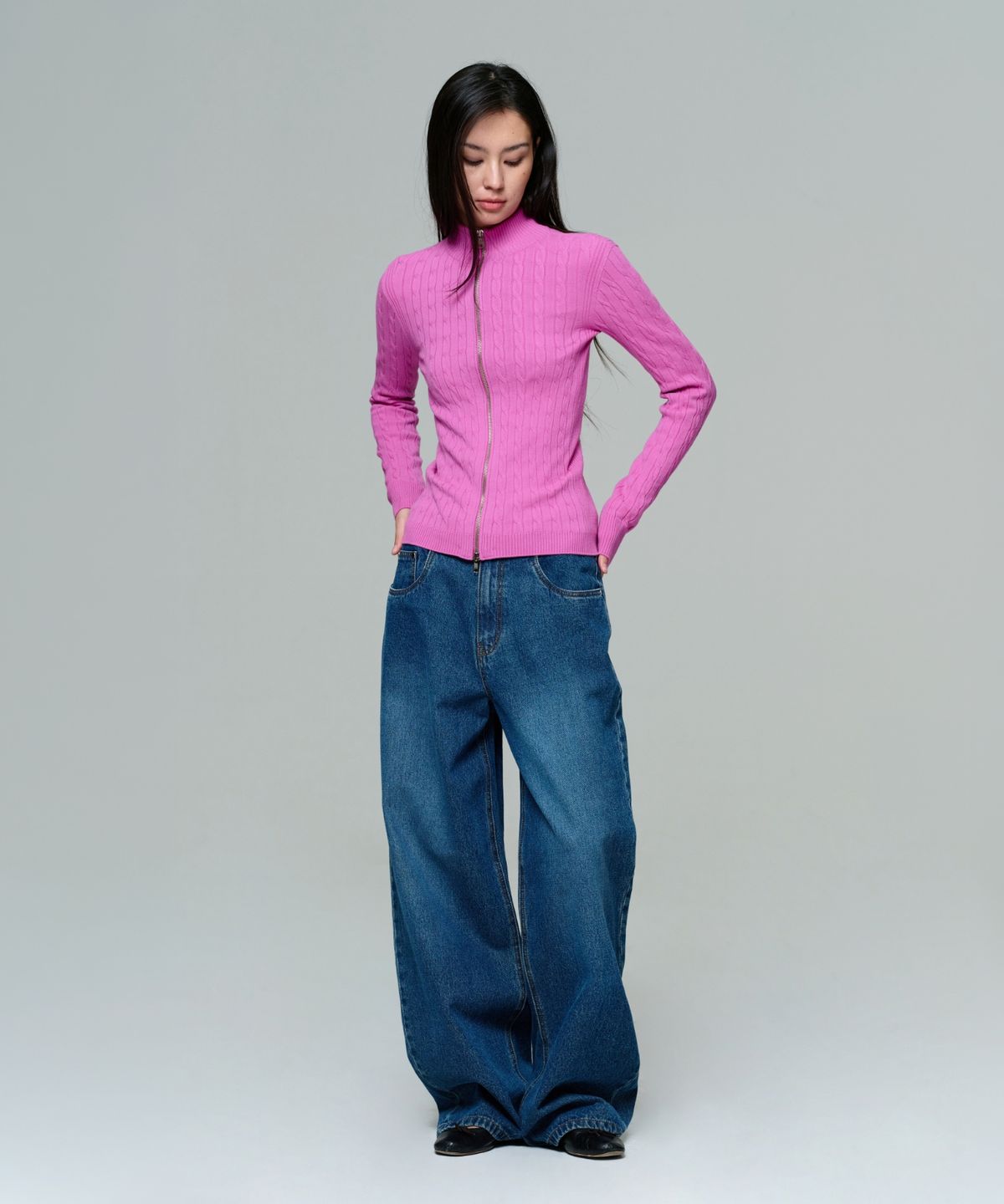 이알에이(ERA) WOMEN FITTED CABLE ZIP KNIT - ROSE PINK