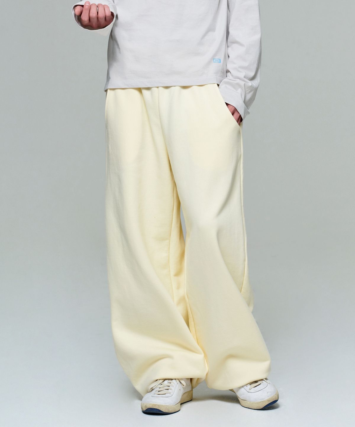 이알에이(ERA) UNISEX ERA WIDE JOGGER SWEATPANTS - LEMON CREAM