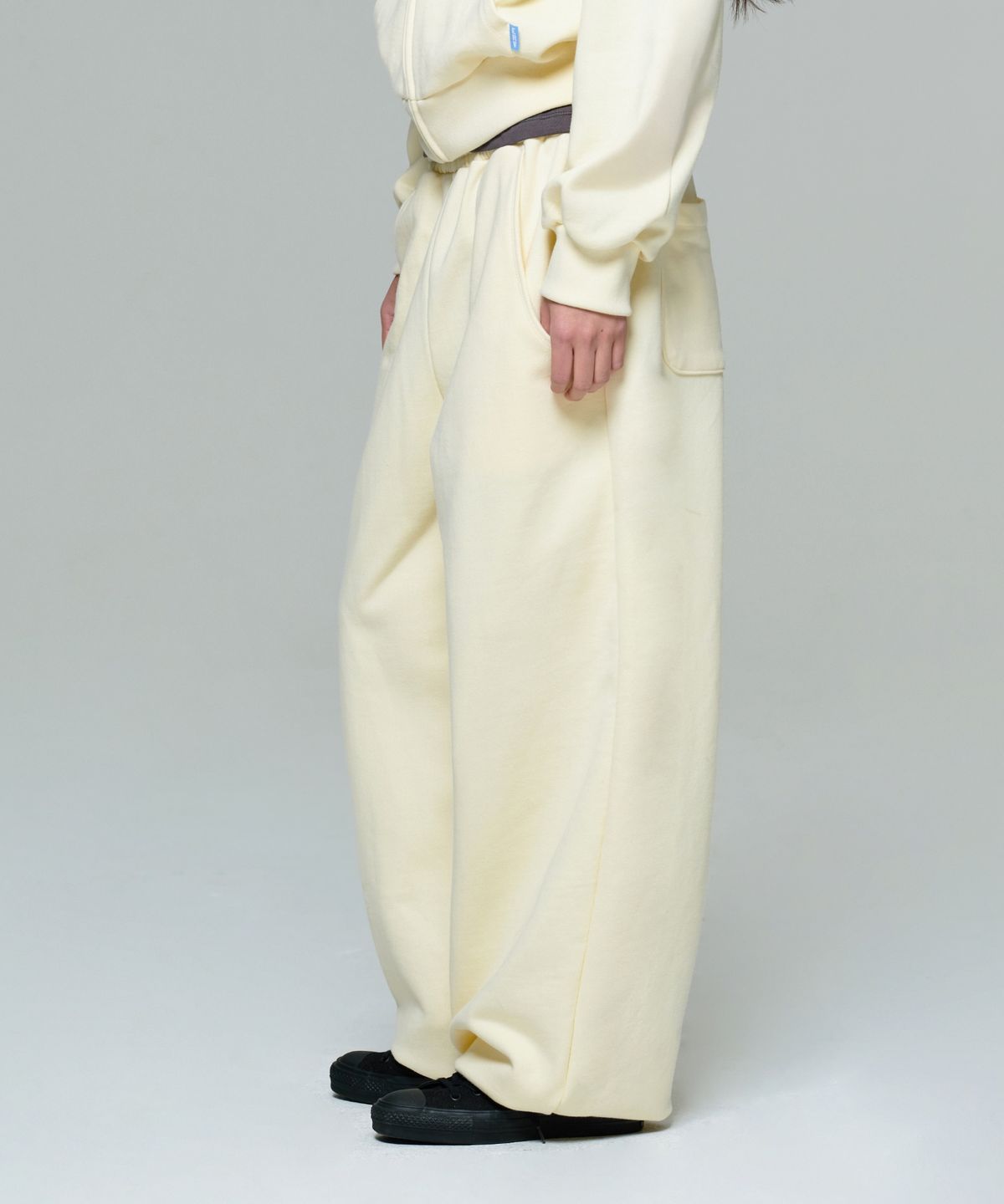 이알에이(ERA) UNISEX ERA WIDE JOGGER SWEATPANTS - LEMON CREAM