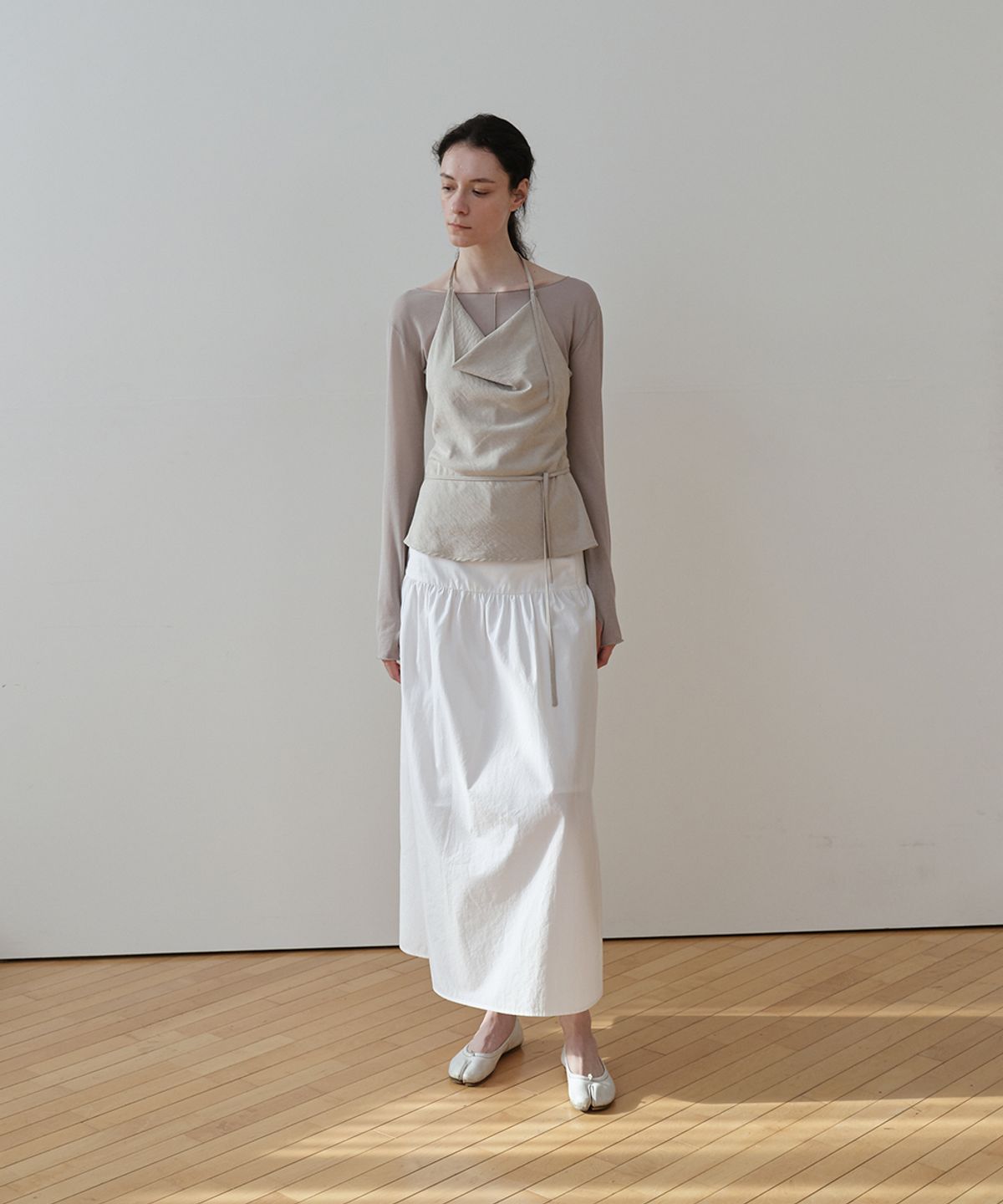 로우타이드(LOW TIDE) STRAP DRAPE HALTER TOP [BEIGE]