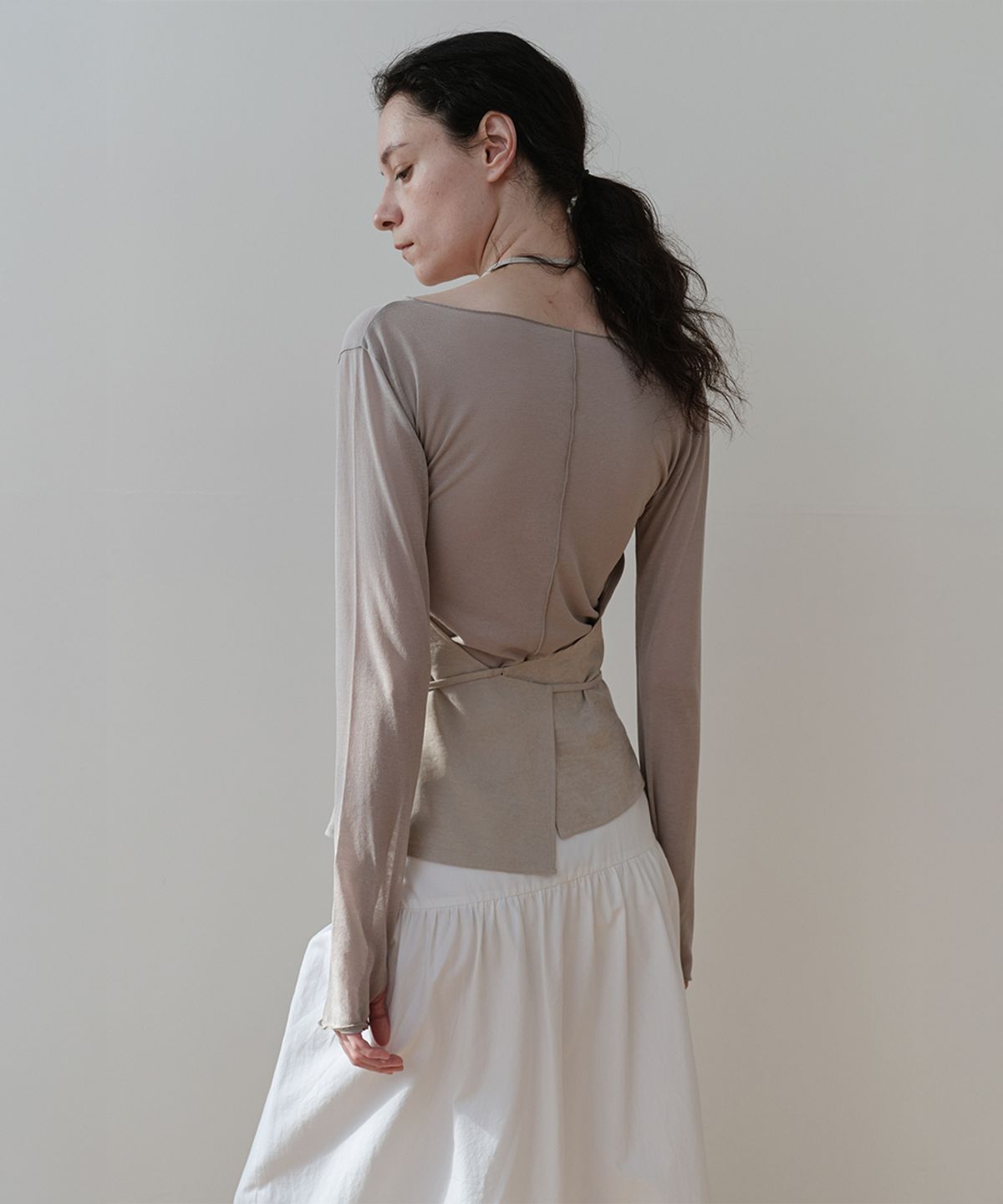 로우타이드(LOW TIDE) STRAP DRAPE HALTER TOP [BEIGE]