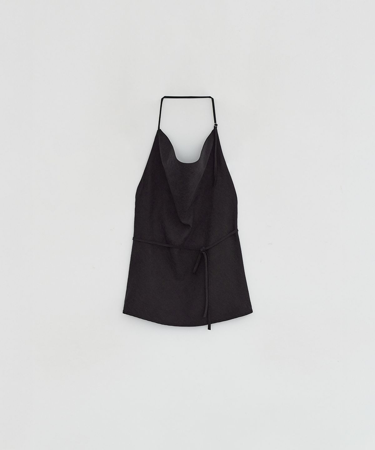 로우타이드(LOW TIDE) STRAP DRAPE HALTER TOP [BLACK]