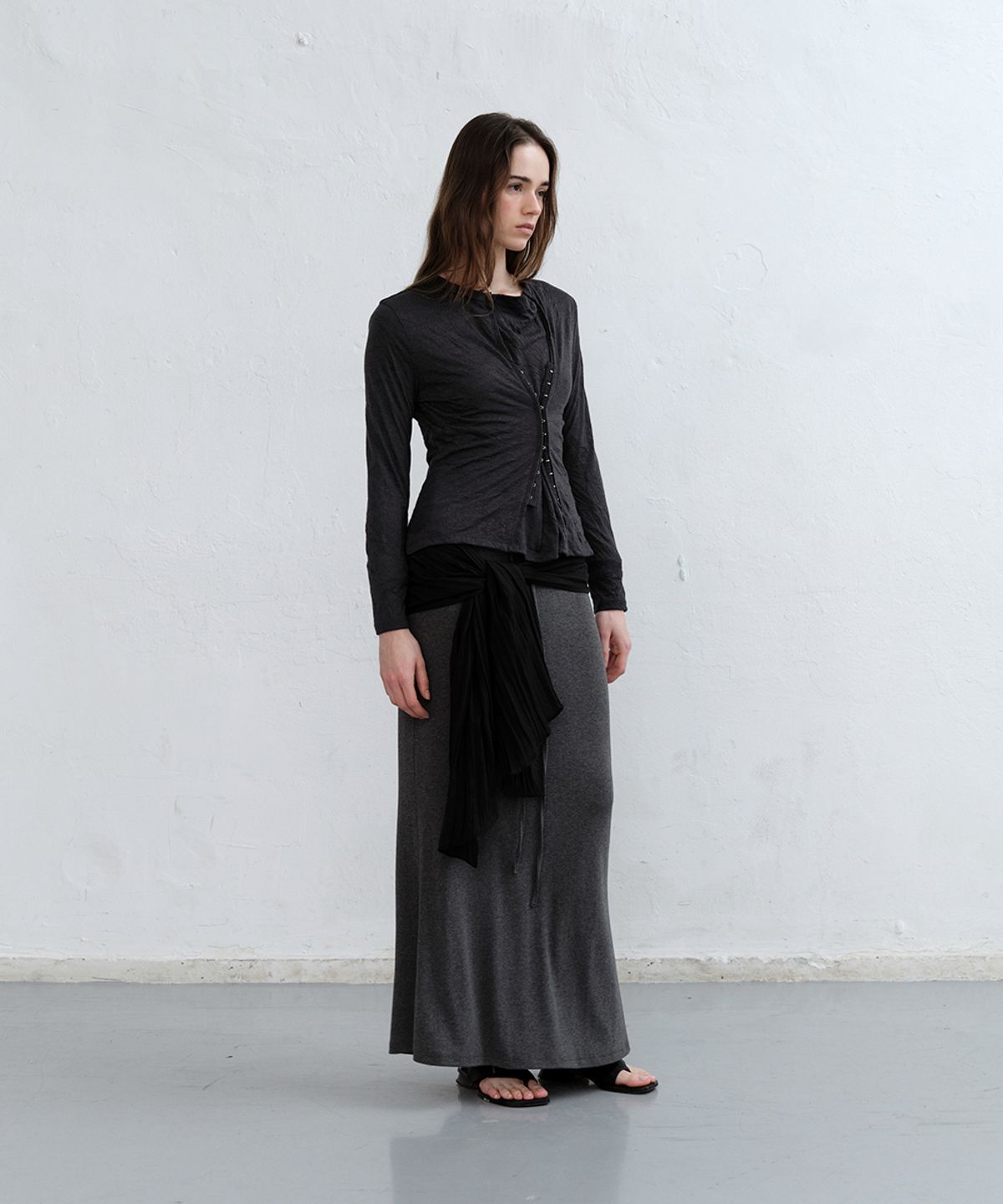 로우타이드(LOW TIDE) CREASE SNAP TOP [CHARCOAL]