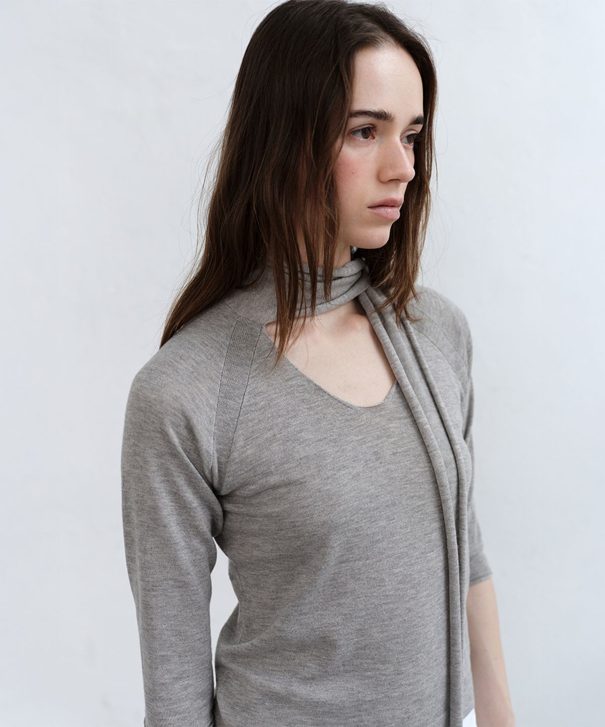 로우타이드(LOW TIDE) V-NECK SCARF KNIT [GREY]