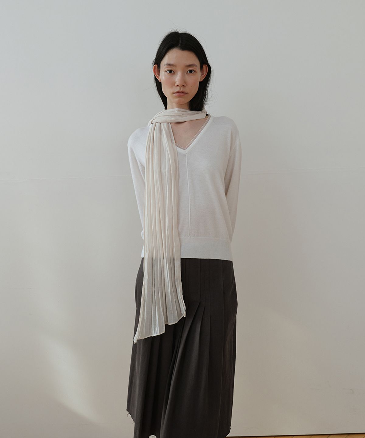 로우타이드(LOW TIDE) SHEER NECK LINE KNIT [IVORY]