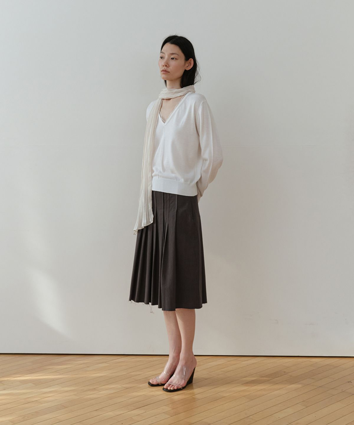 로우타이드(LOW TIDE) SHEER NECK LINE KNIT [IVORY]