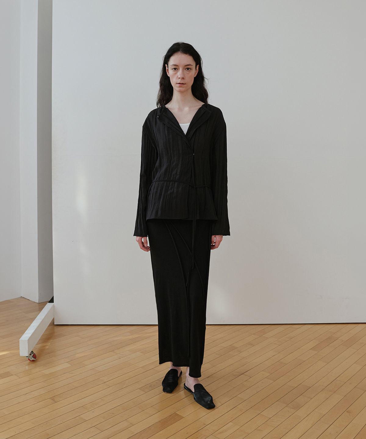 로우타이드(LOW TIDE) SHEER PLEATS CARDIGAN [BLACK]