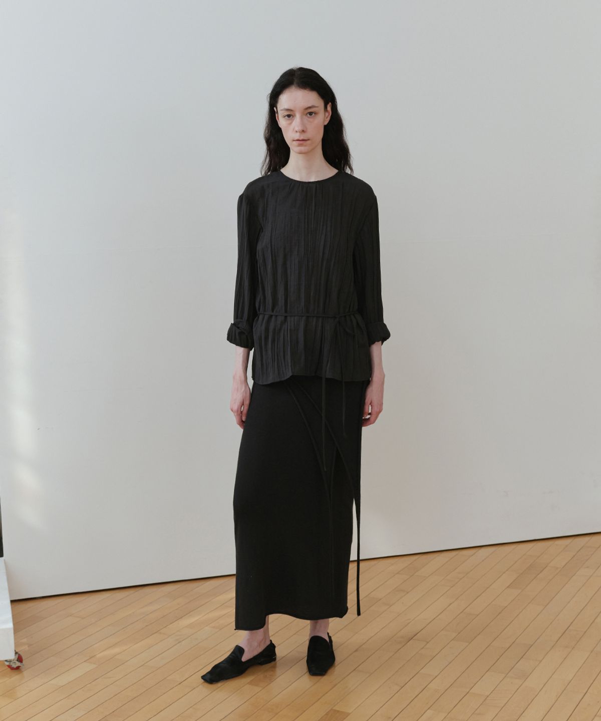 로우타이드(LOW TIDE) SHEER PLEATS CARDIGAN [BLACK]