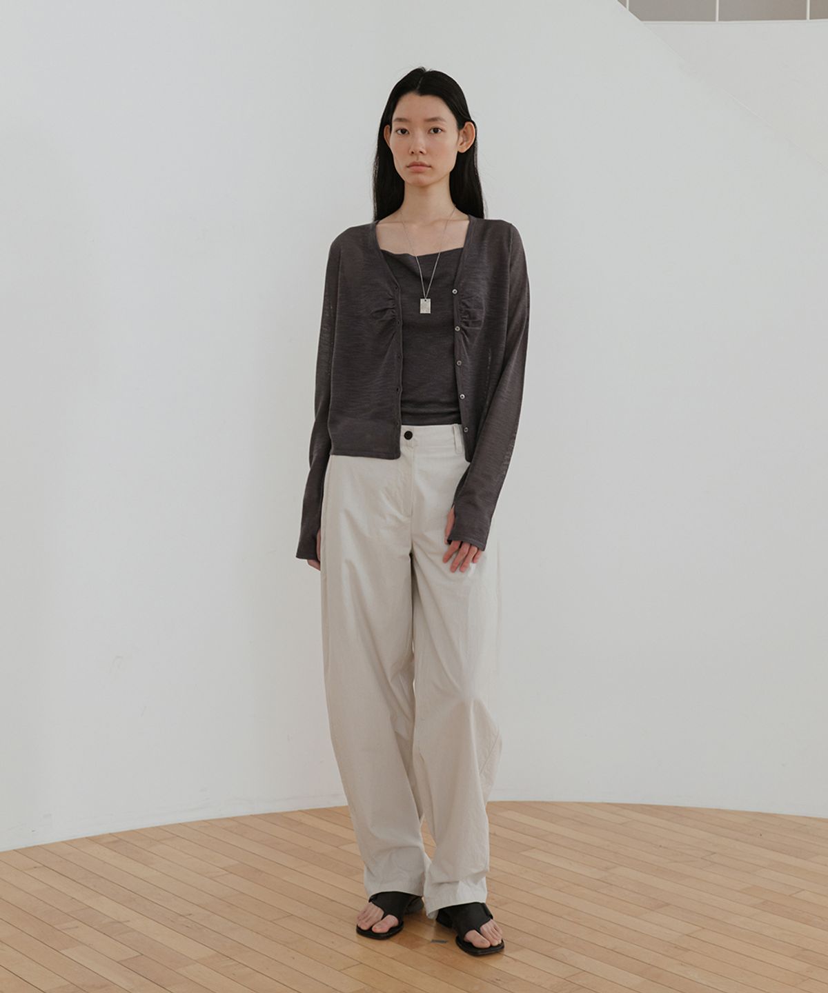 로우타이드(LOW TIDE) KNIT SLEEVELESS CARDIGAN SET UP [CHARCOAL]