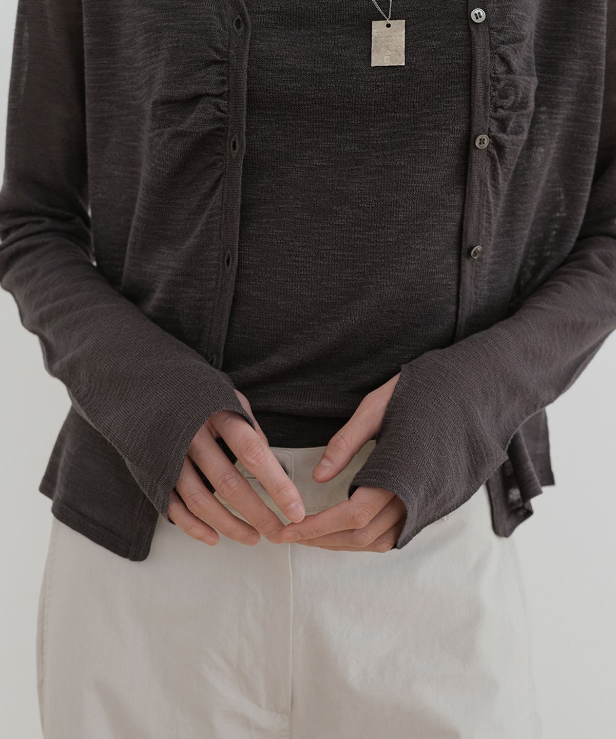 로우타이드(LOW TIDE) KNIT SLEEVELESS CARDIGAN SET UP [CHARCOAL]