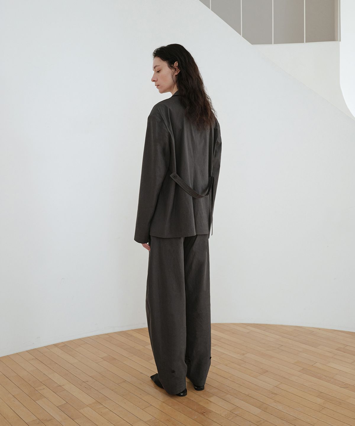 로우타이드(LOW TIDE) BUTTON STRAP JACKET [CHARCOAL]