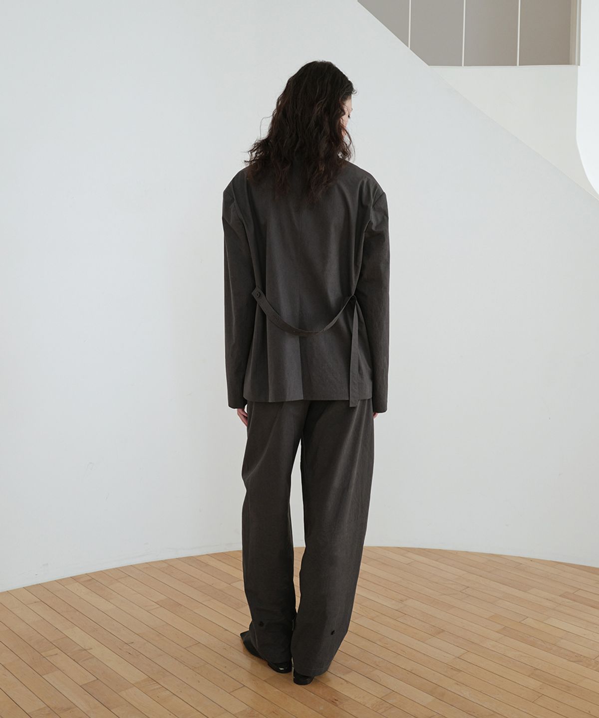 로우타이드(LOW TIDE) BUTTON STRAP JACKET [CHARCOAL]