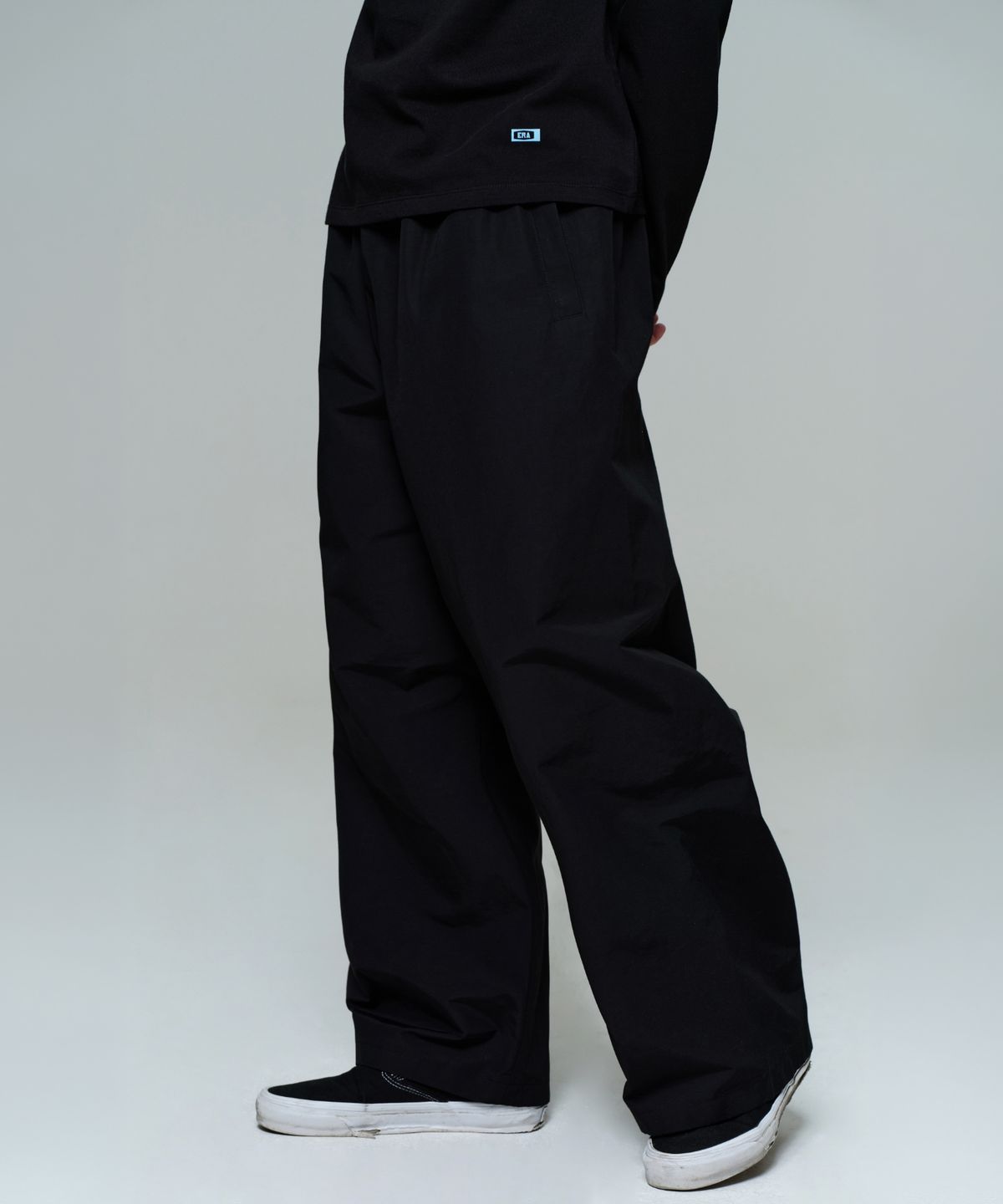 이알에이(ERA) MEN WIDE TRACK PANTS - BLACK