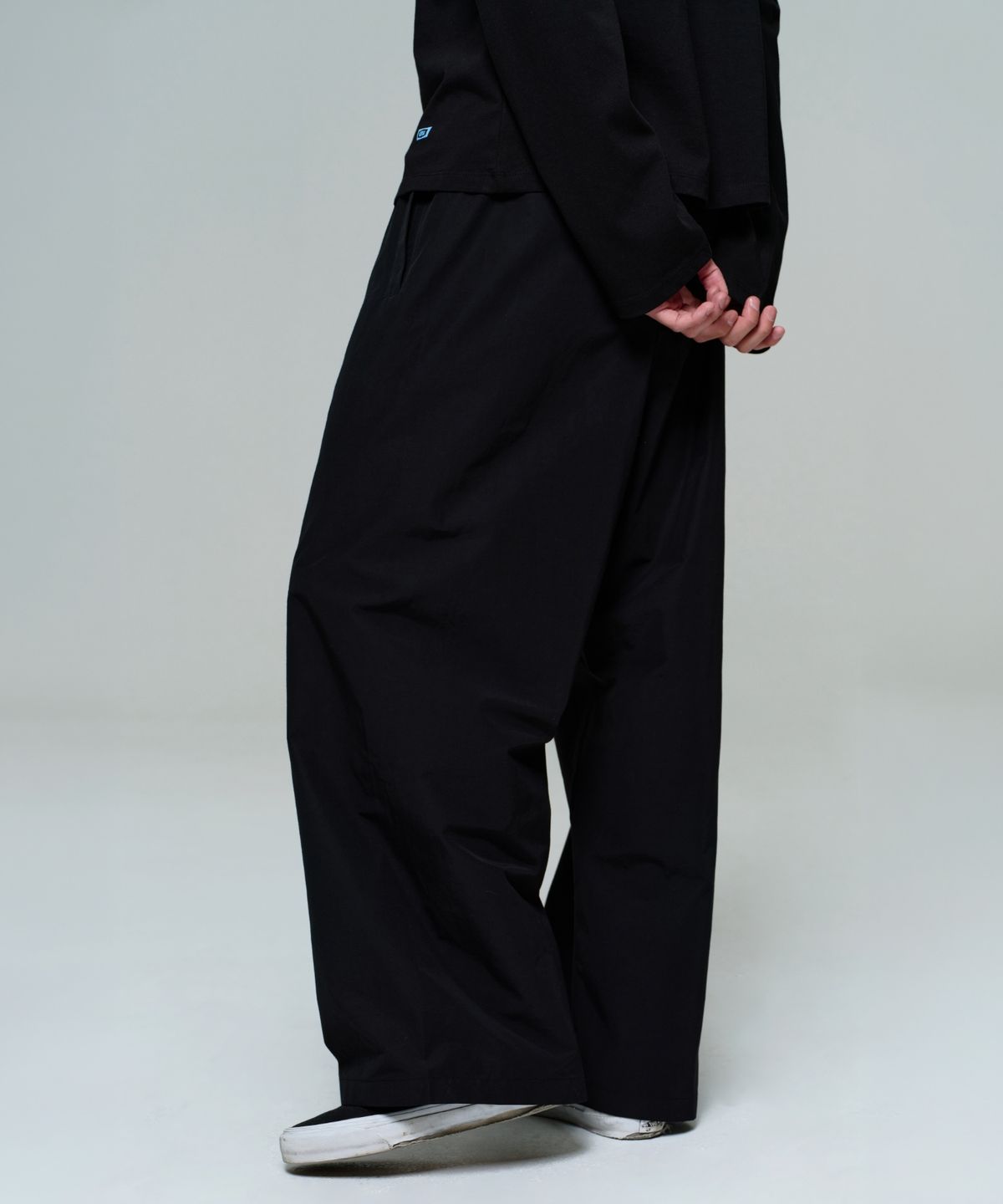 이알에이(ERA) MEN WIDE TRACK PANTS - BLACK