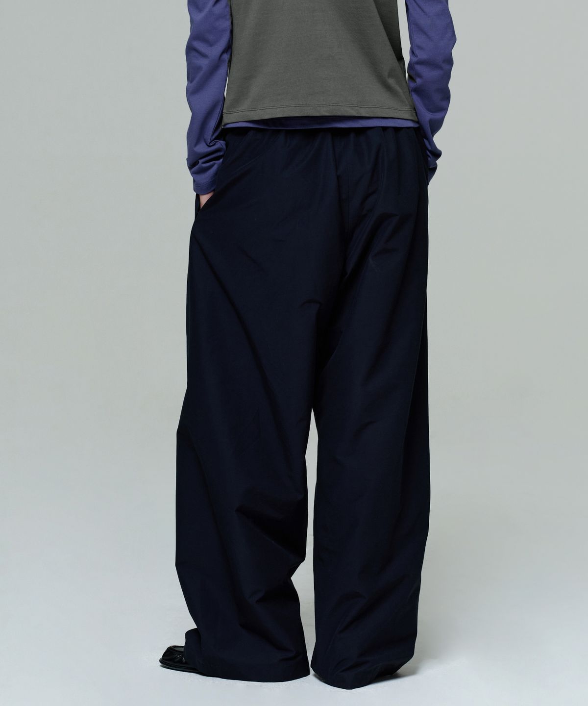 이알에이(ERA) WOMEN WIDE TRACK PANTS - DARK NAVY