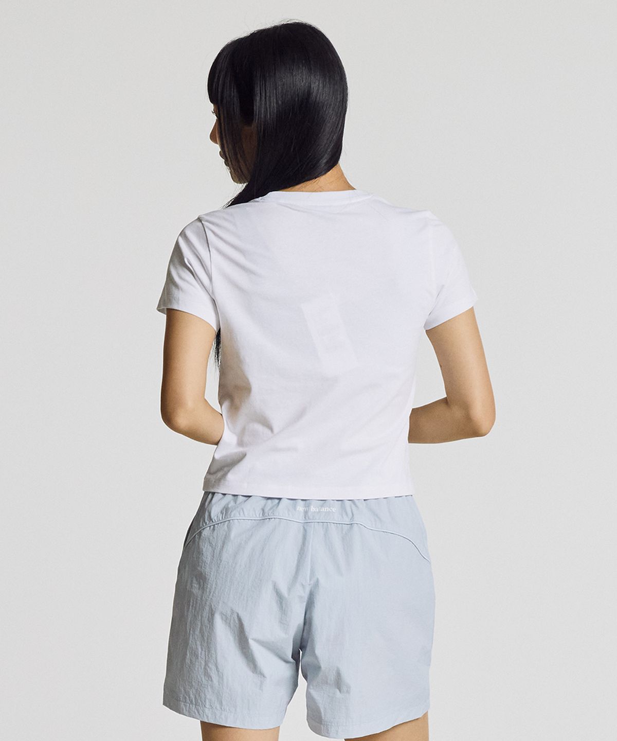 뉴발란스(NEW BALANCE) NBNEG2W412 / WOMEN 에센셜 중앙레터 반팔티 (WHITE)