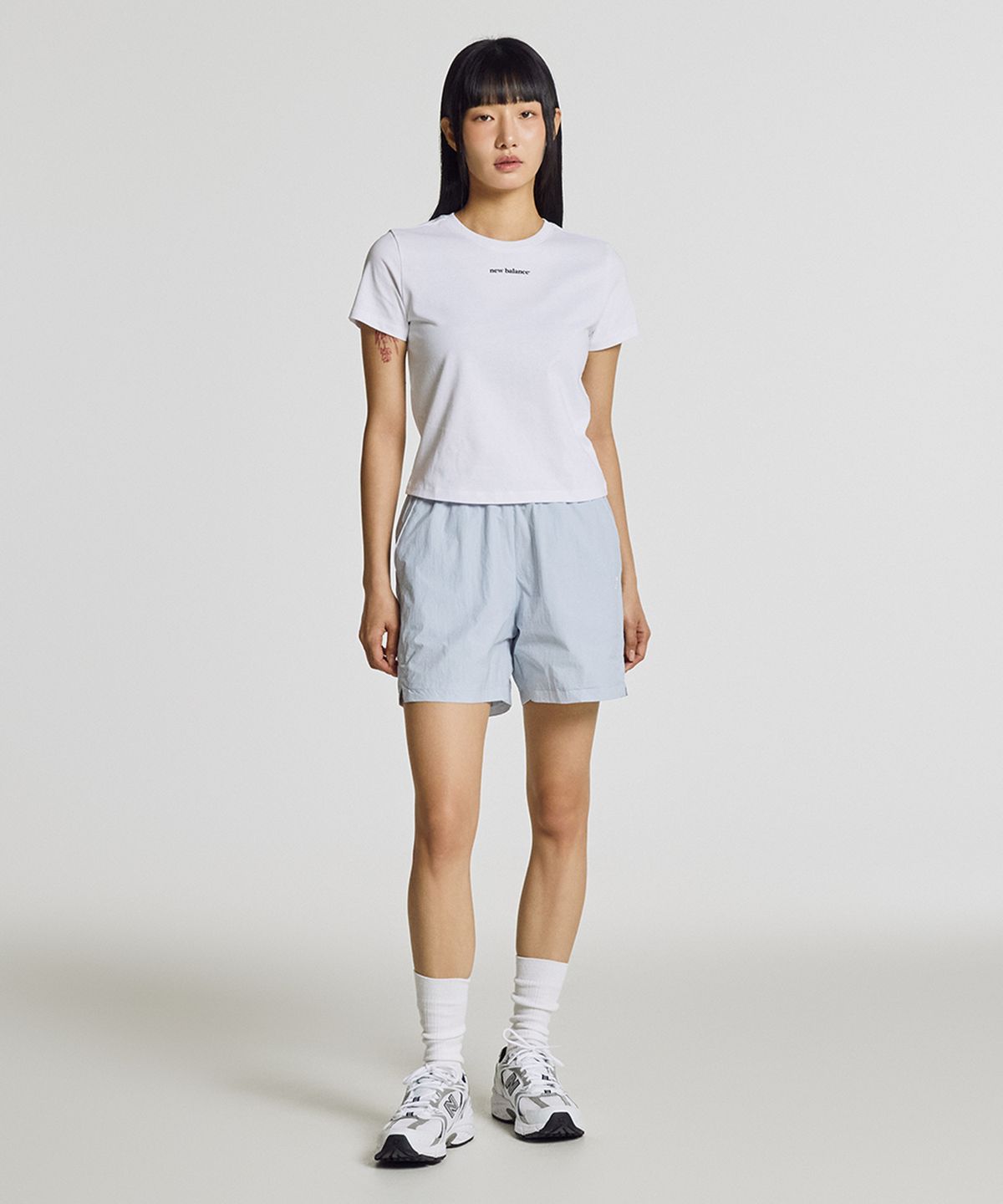 뉴발란스(NEW BALANCE) NBNEG2W412 / WOMEN 에센셜 중앙레터 반팔티 (WHITE)