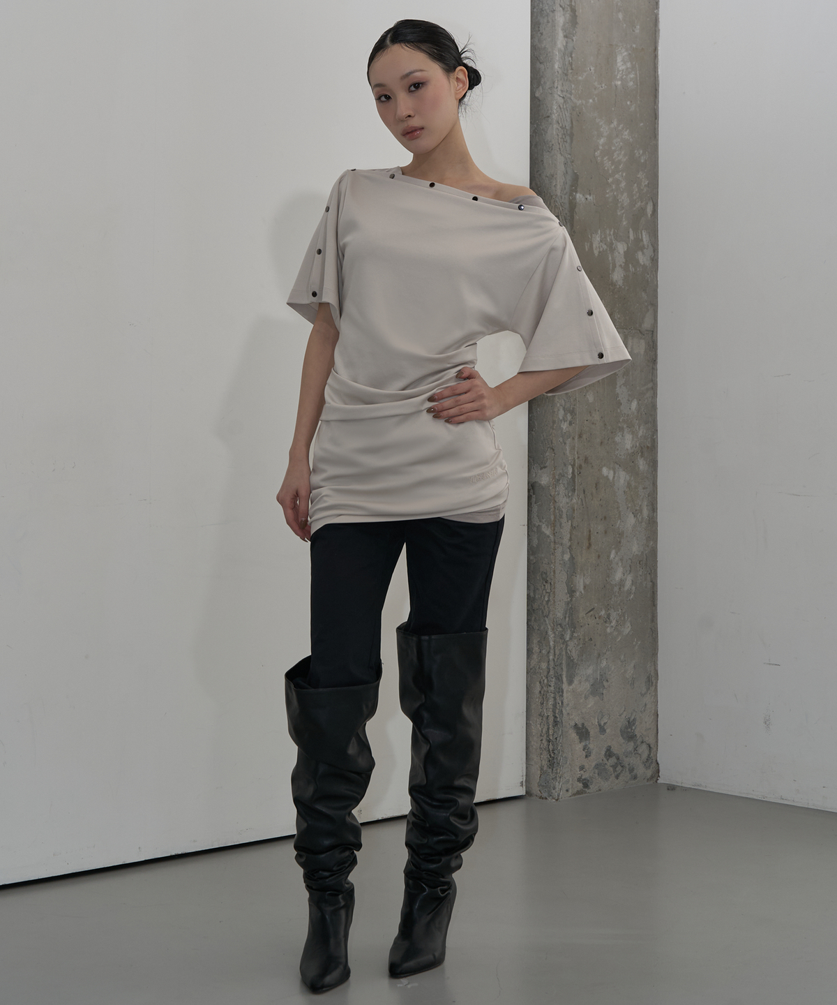 지제뮤지엄(ZIZEMUSEUM) MULTI-WAY SNAP DRAPE DRESS (BEIGE)