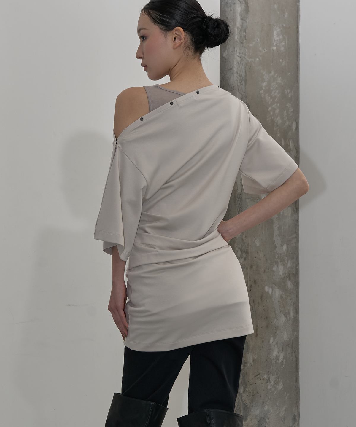 지제뮤지엄(ZIZEMUSEUM) MULTI-WAY SNAP DRAPE DRESS (BEIGE)