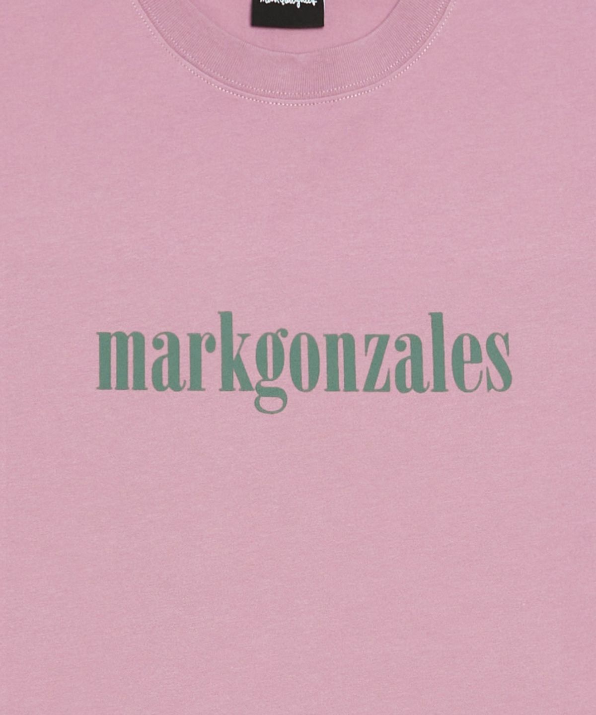 마크곤잘레스(MARK GONZALES) 세리프 MG 로고 반팔 티셔츠 - INDI PINK