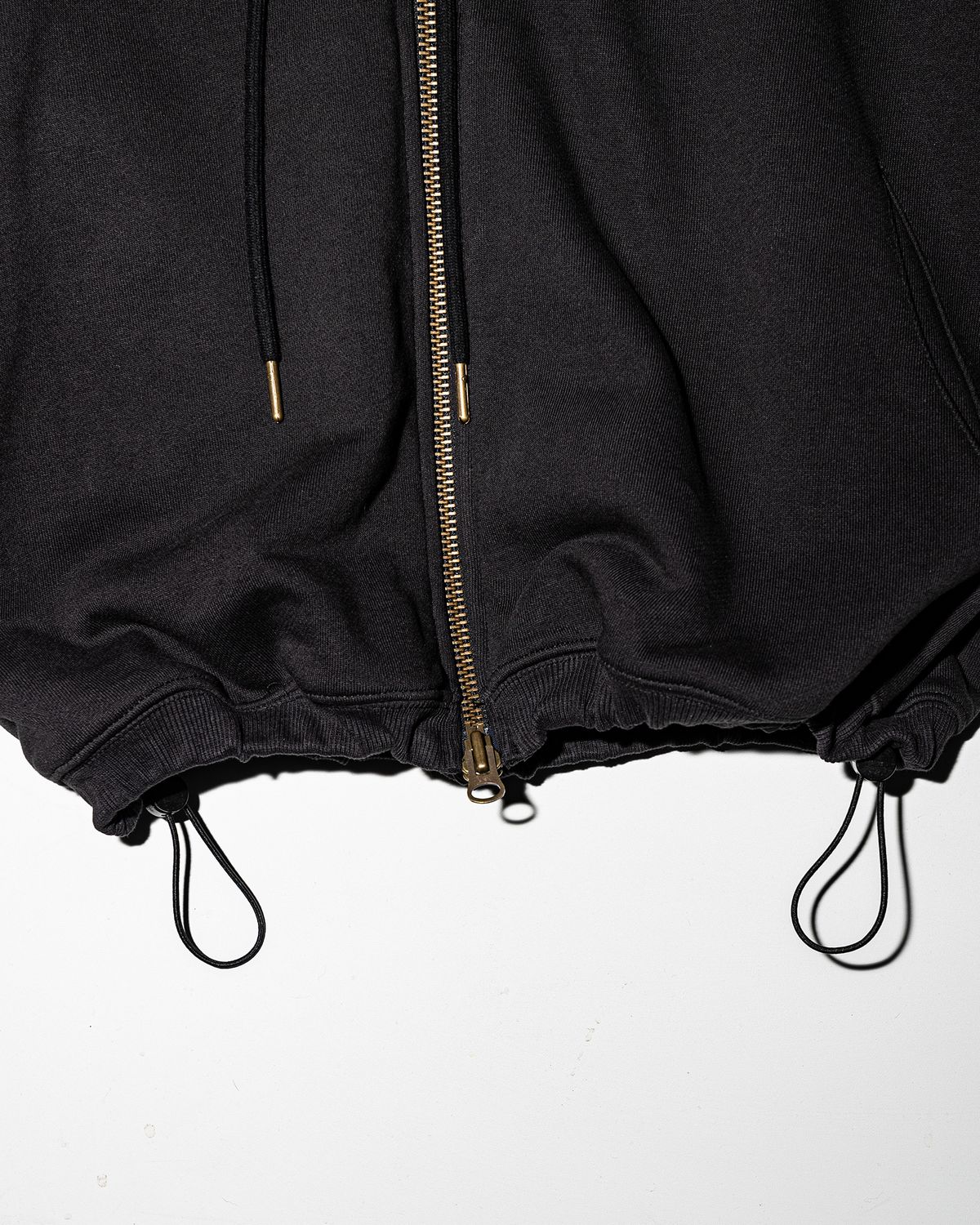 펀치드렁크파티즈(PUNCH DRUNK PARTIES) Circle Logo Zip Up Hoodie (BLACK)