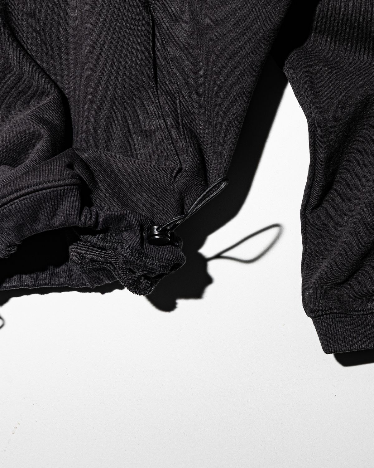 펀치드렁크파티즈(PUNCH DRUNK PARTIES) Circle Logo Zip Up Hoodie (BLACK)