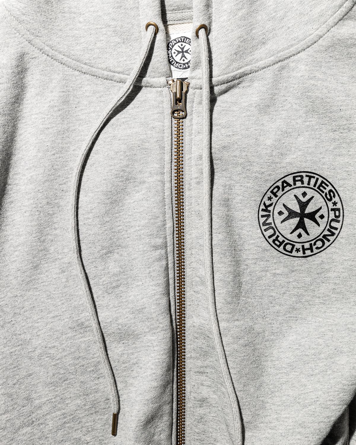 펀치드렁크파티즈(PUNCH DRUNK PARTIES) Circle Logo Zip Up Hoodie (GRAY)