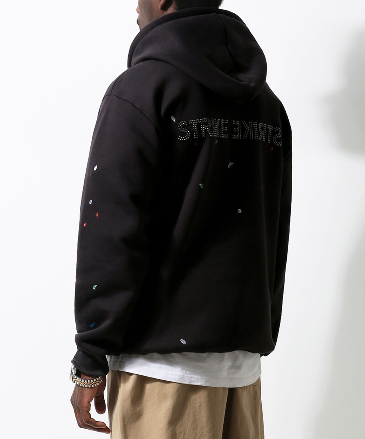스트라이크(STRIKE) Artistic Stud & Paint Hooded Sweatshirt (CHARCOAL)