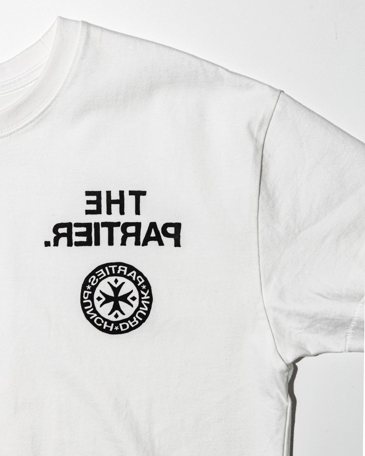 펀치드렁크파티즈(PUNCH DRUNK PARTIES) THE PARTIER Crop Tee (WHITE)