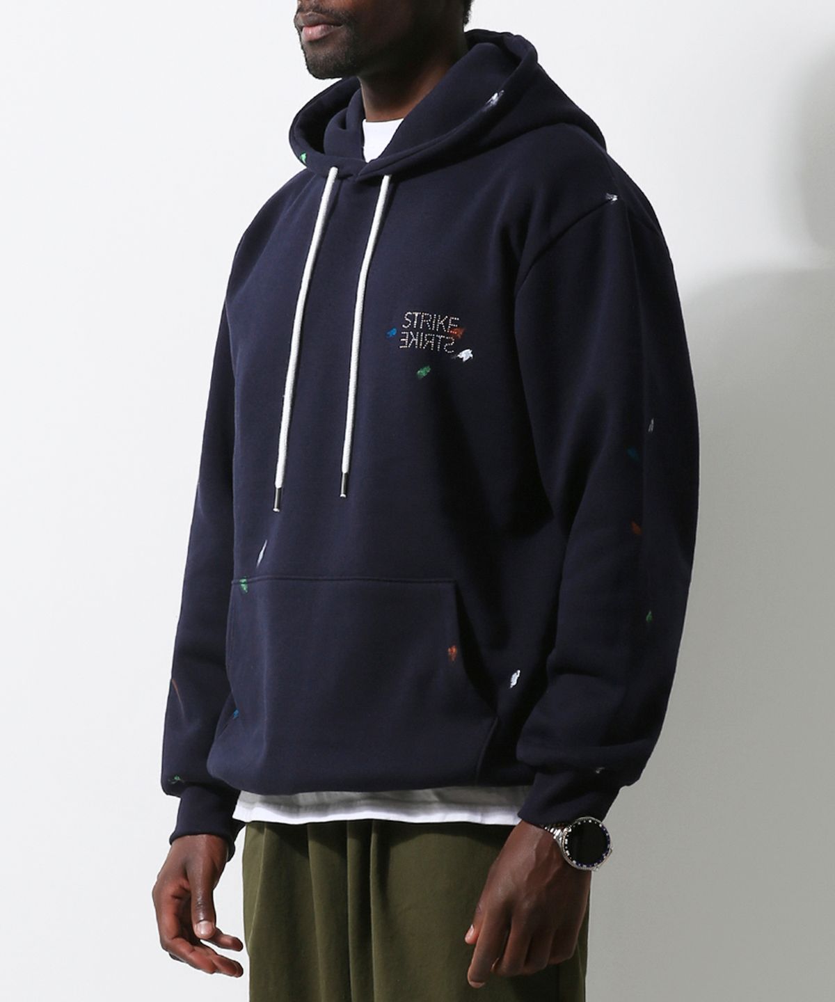 스트라이크(STRIKE) Artistic Stud & Paint Hooded Sweatshirt (NAVY)
