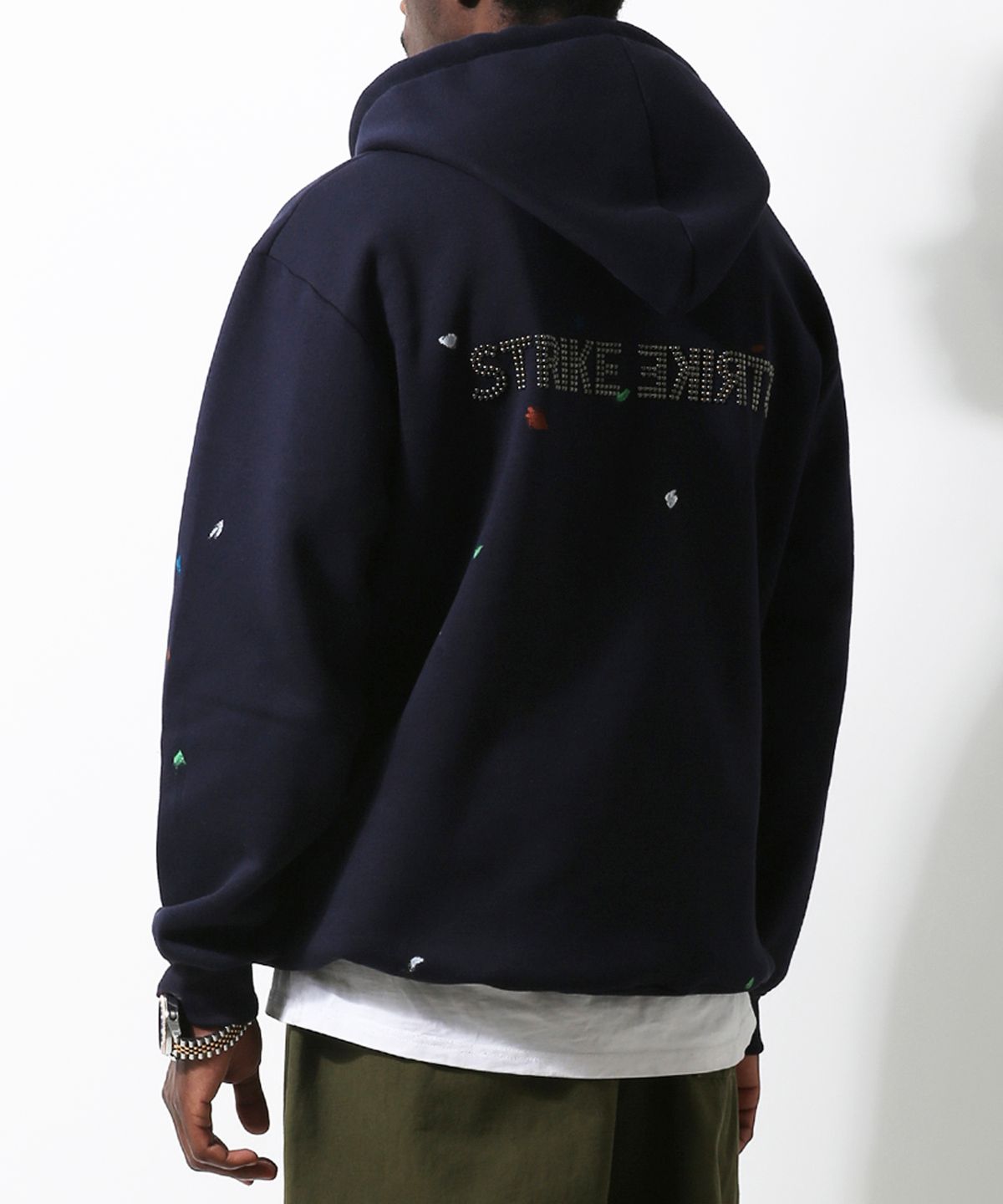 스트라이크(STRIKE) Artistic Stud & Paint Hooded Sweatshirt (NAVY)