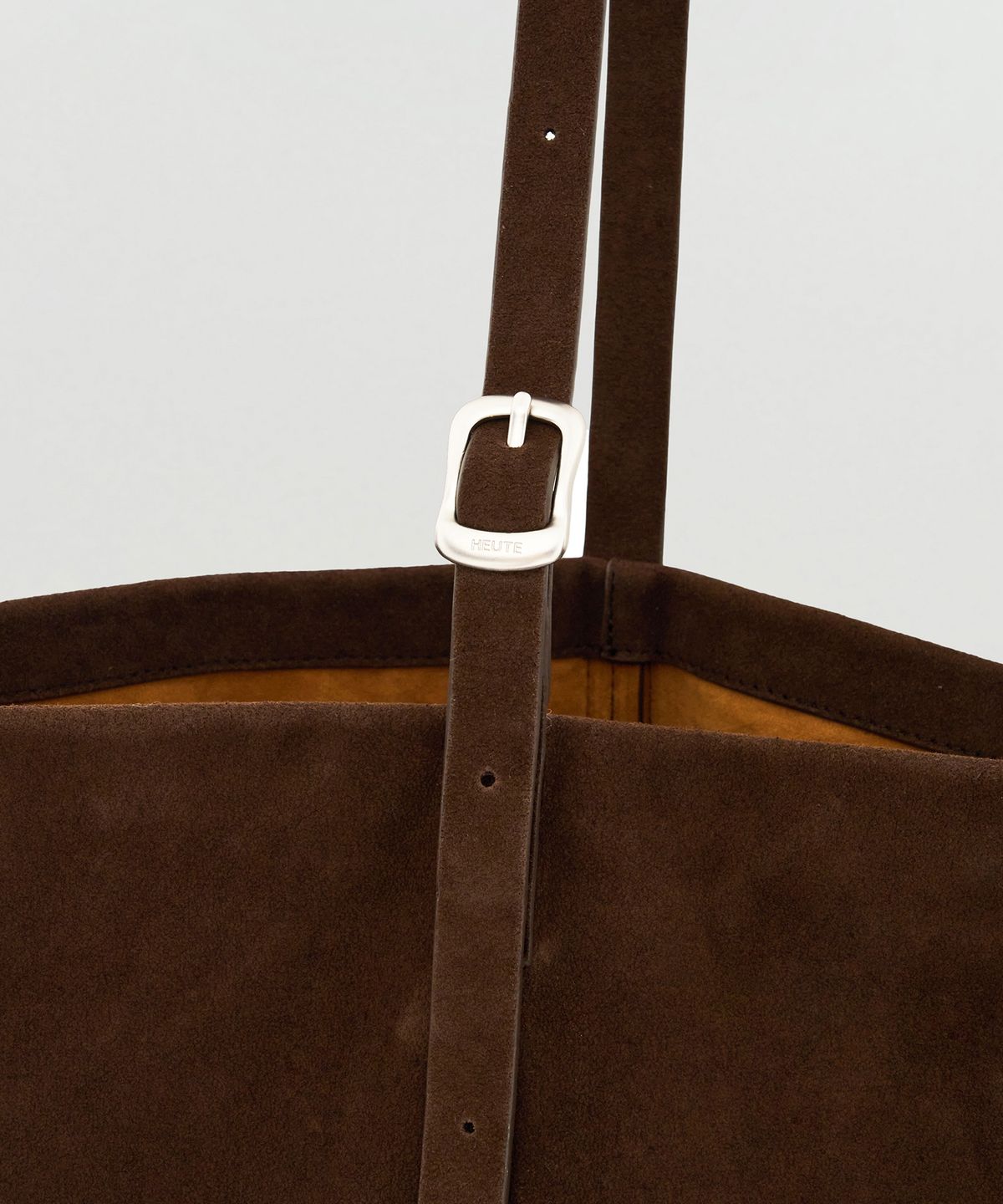 호이테(HEUTE) TAPE TOTE BAG MIDIEM (DARK MOCHA)