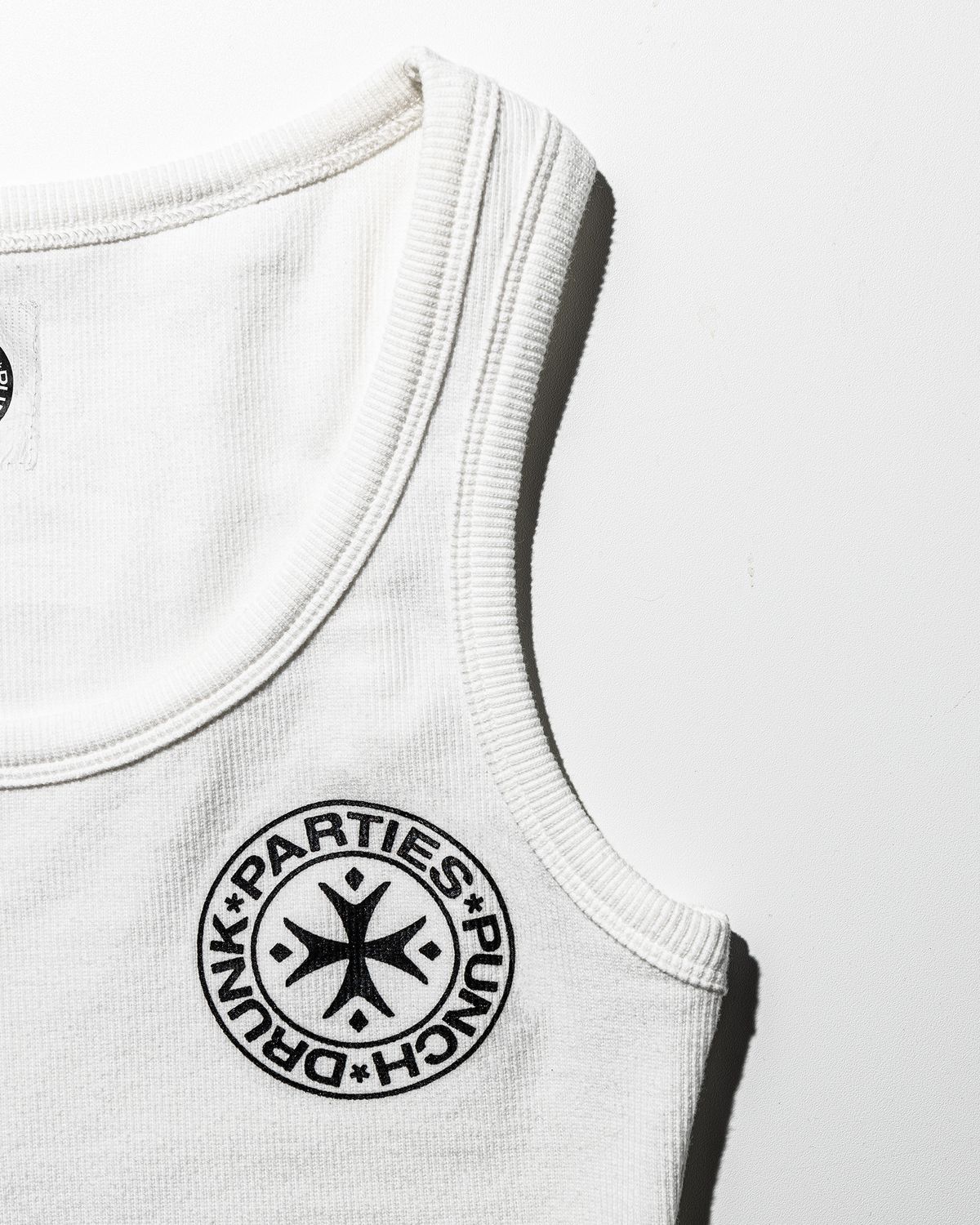 펀치드렁크파티즈(PUNCH DRUNK PARTIES) SHG Logo Variation Sleeveless (WHITE)