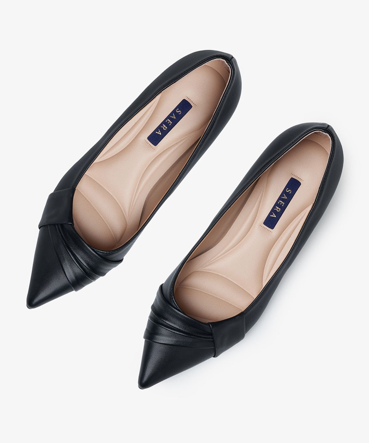 세라(SAERA) 크로스 드레이핑 포인티드 토 골드 포인트 펌프스 K56P110