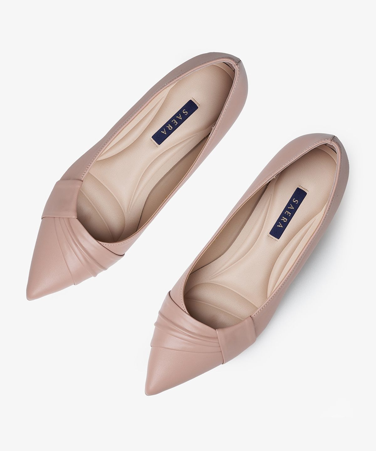 세라(SAERA) 크로스 드레이핑 포인티드 토 골드 포인트 펌프스 K56P110