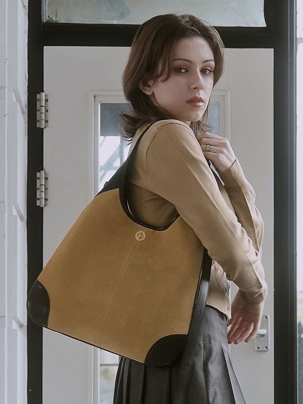 메흐(MEHEU) BRENDA HOBO BAG (suede cookie)