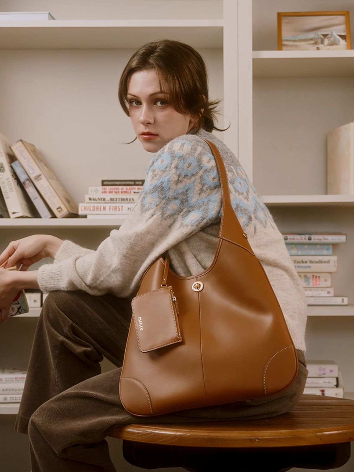 메흐(MEHEU) BRENDA HOBO BAG (caramel brown)