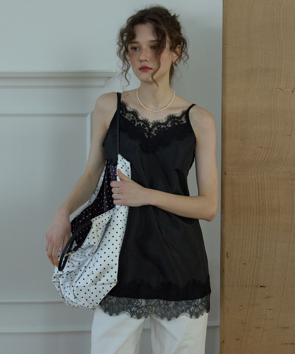 오픈도어스튜디오(OPENDOORSTUDIO) Midnight lace slip top Black
