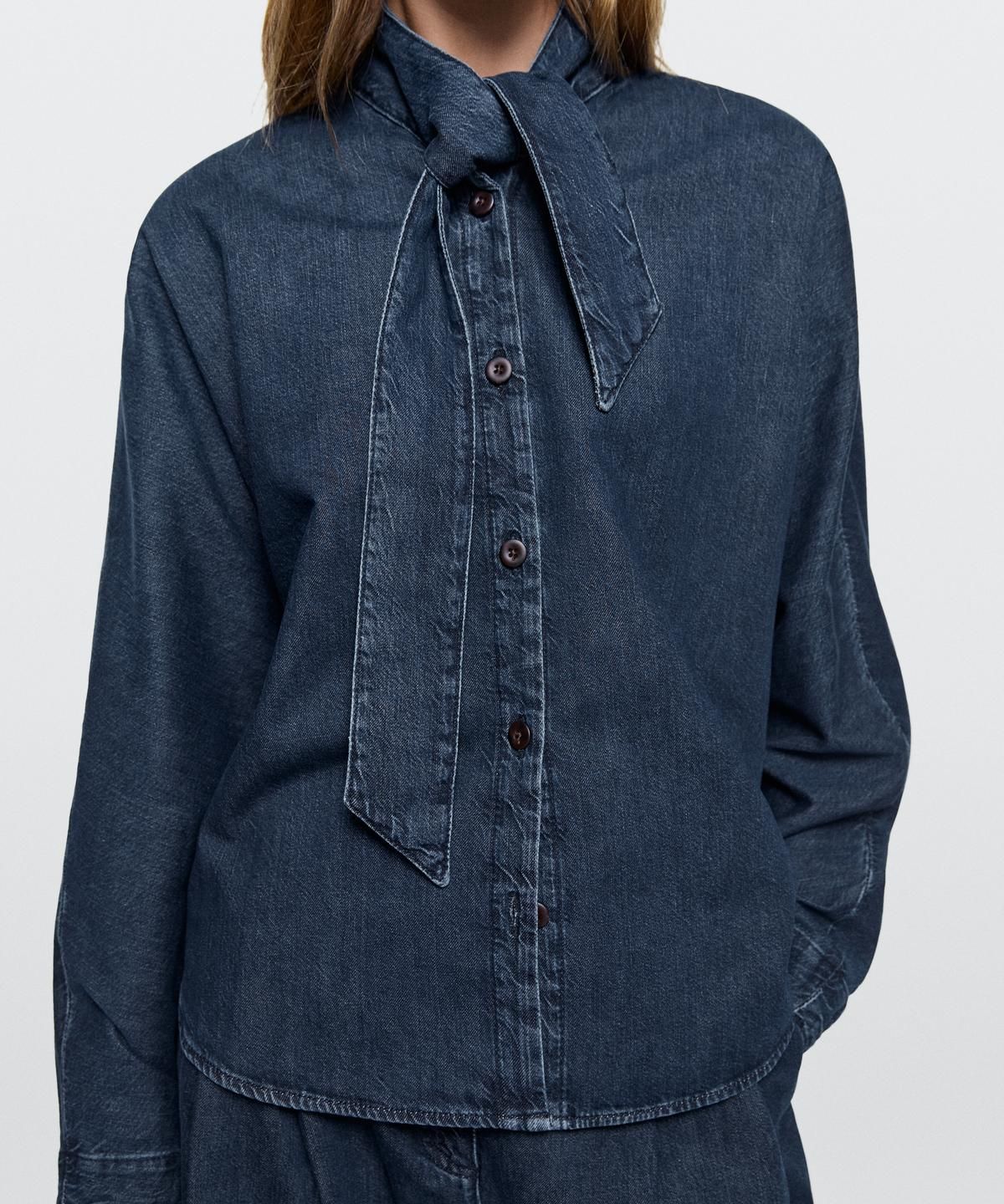 마시모두띠(MASSIMO DUTTI) 넥 디테일 데님 셔츠