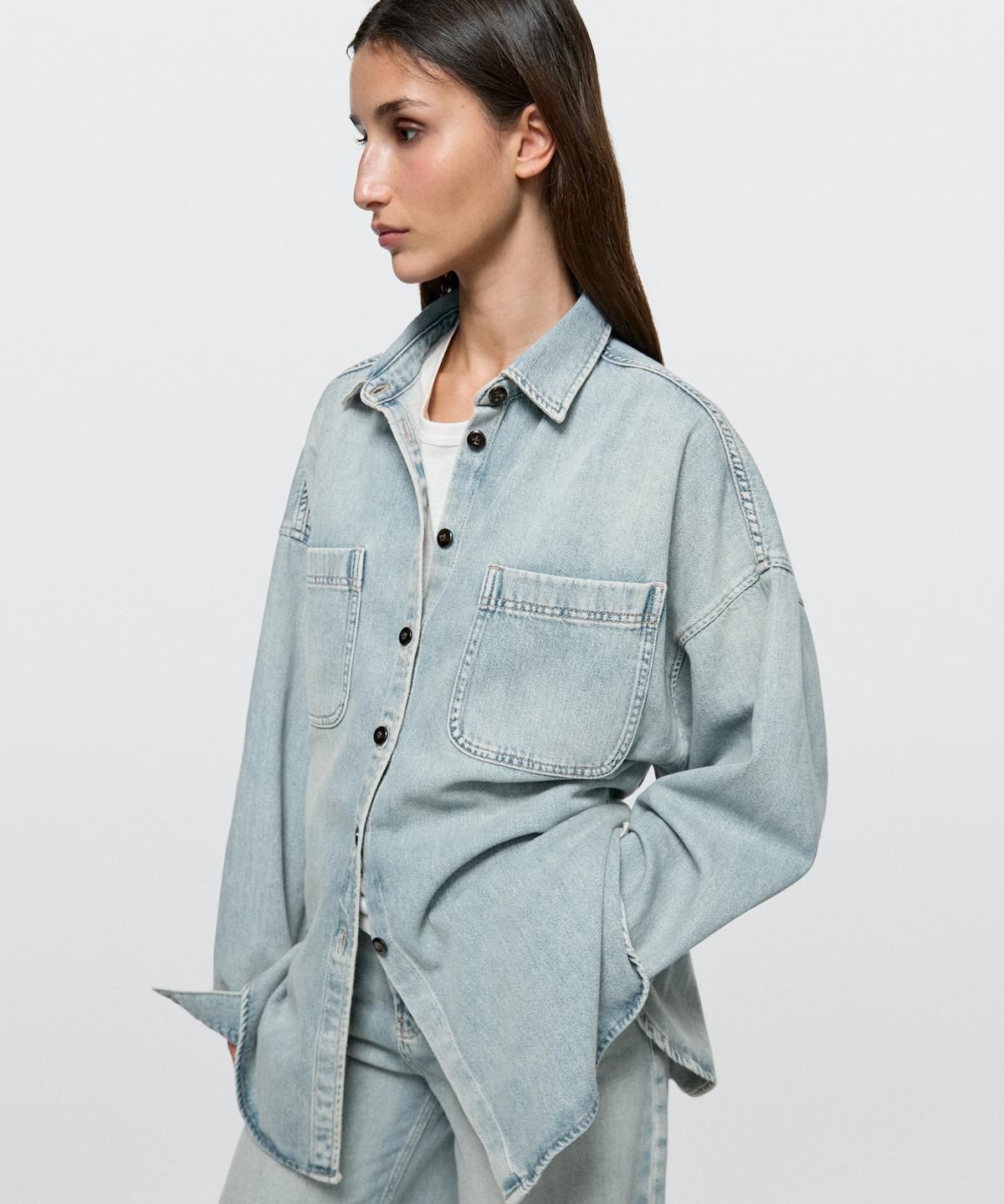 마시모두띠(MASSIMO DUTTI) 오버사이즈 데님 셔츠 포켓 디테일