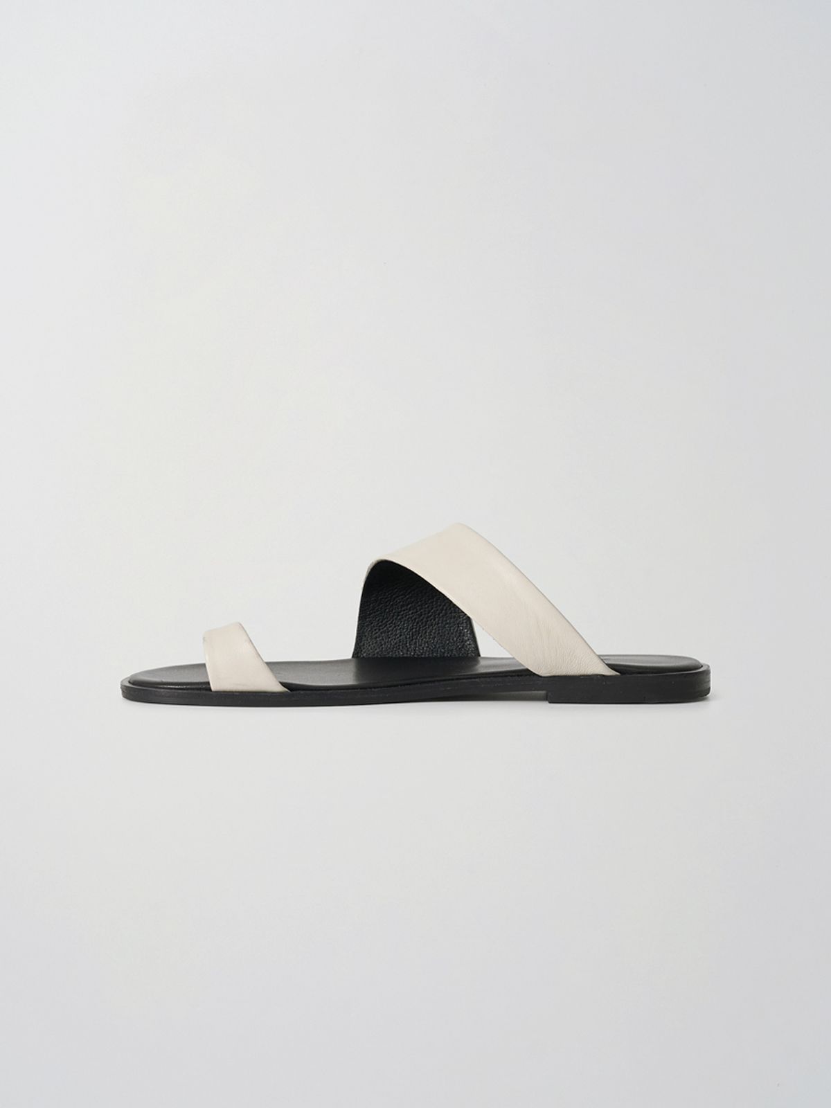 모이아(MOIA) tilt flip-flops (ecru)