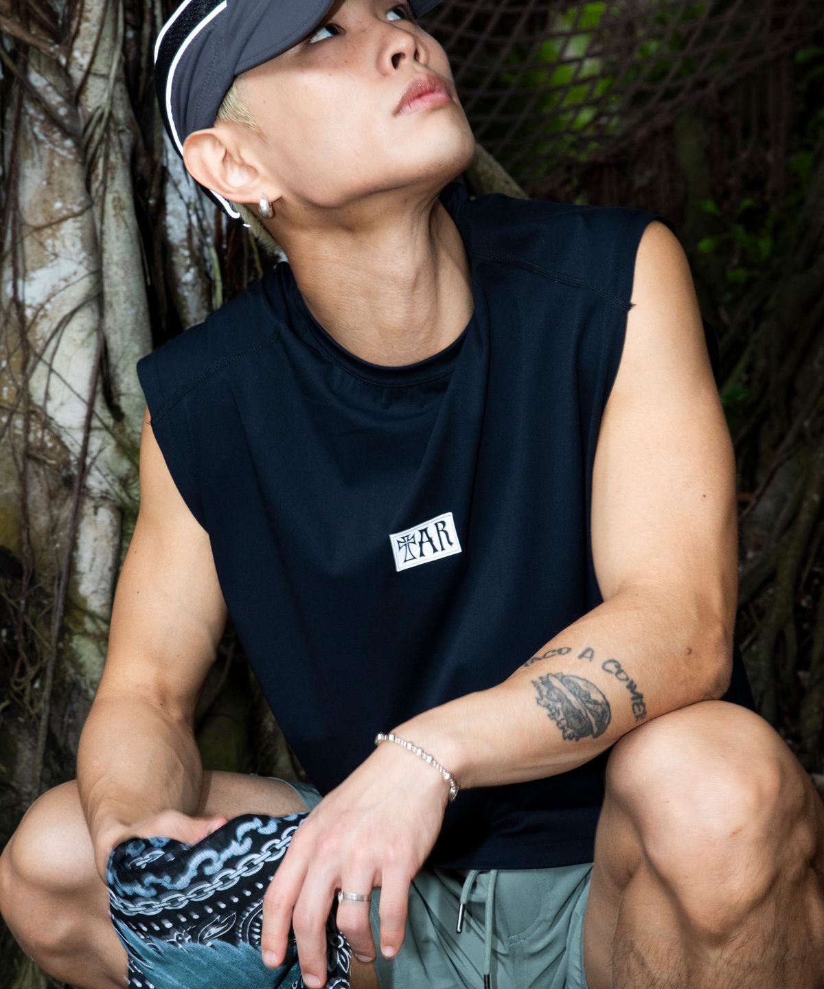 글랙(GLACK) GTTAR006 타르 크로스 슬리브리스 (BLACK)