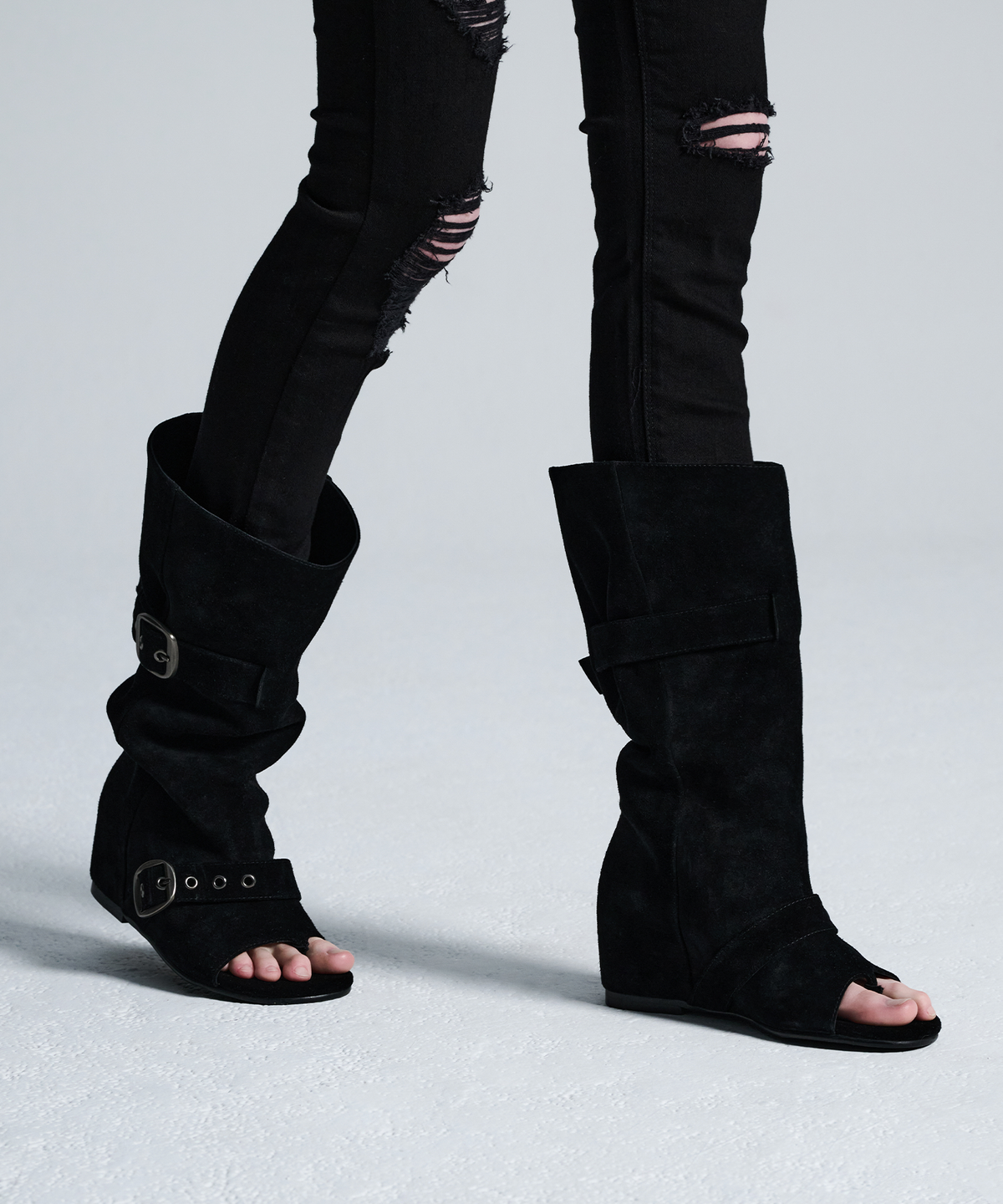 이크닉(IHCNIK) 102 soft-modular wedge boots / black