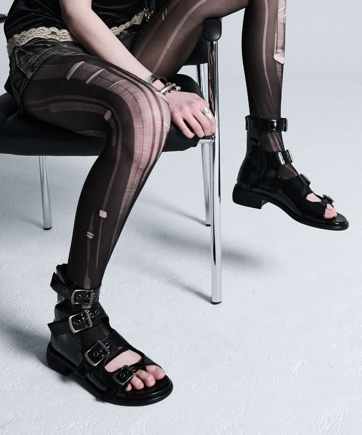 이크닉(IHCNIK) 104 west buckle sandals
