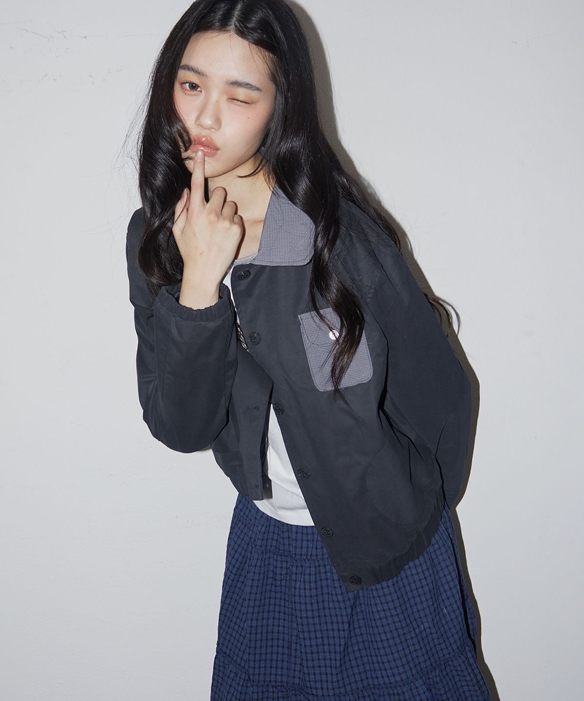 썸플레이스(SOME PLACE) 에센셜 버튼업 싱글 카라 코튼 워크 블루종 자켓  _2COLOR