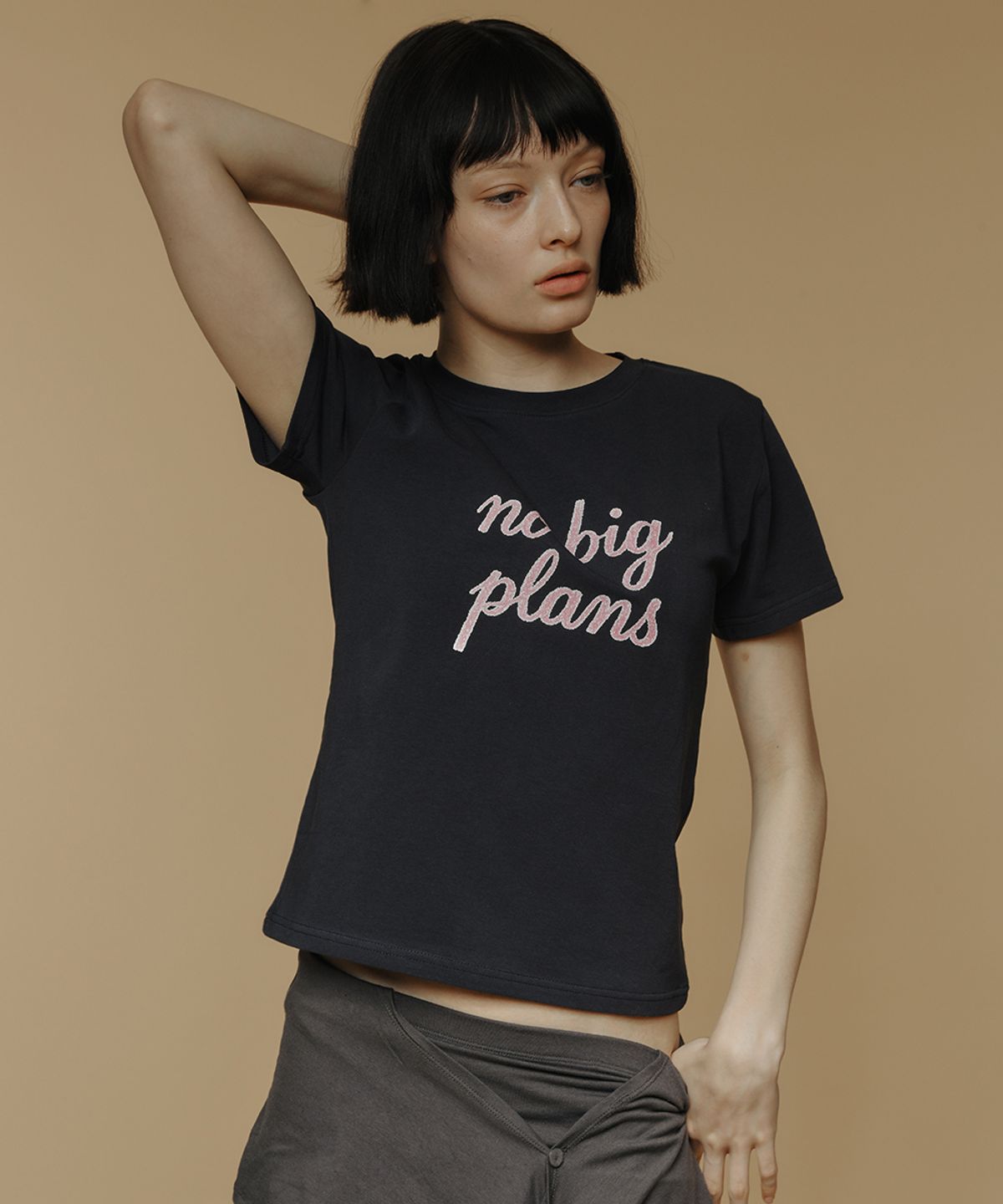 로맨티누어(ROMANTINUER) No Big Plans Lettering T-Shirt (Navy)