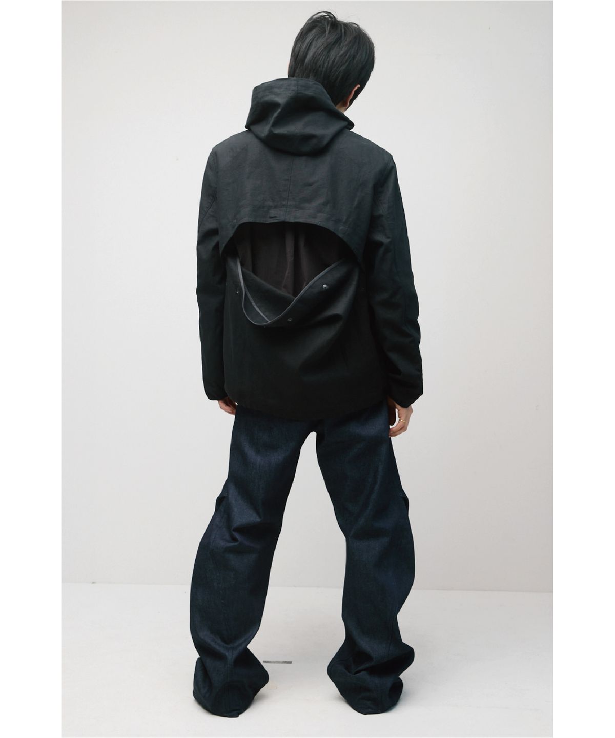 해칭룸(HATCHINGROOM) Vented WIndbreaker Black
