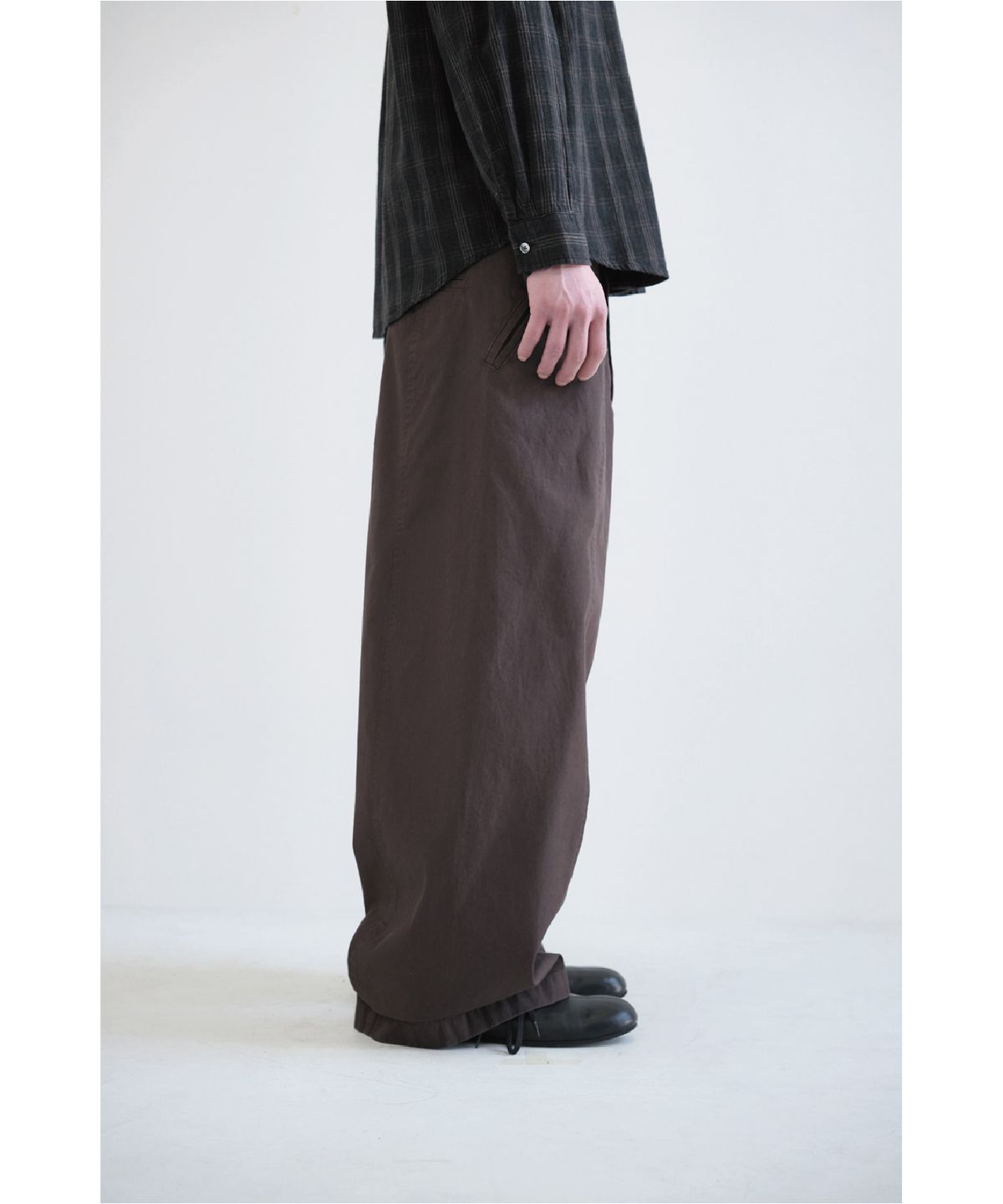 해칭룸(HATCHINGROOM) Slump Trousers Dark Brown