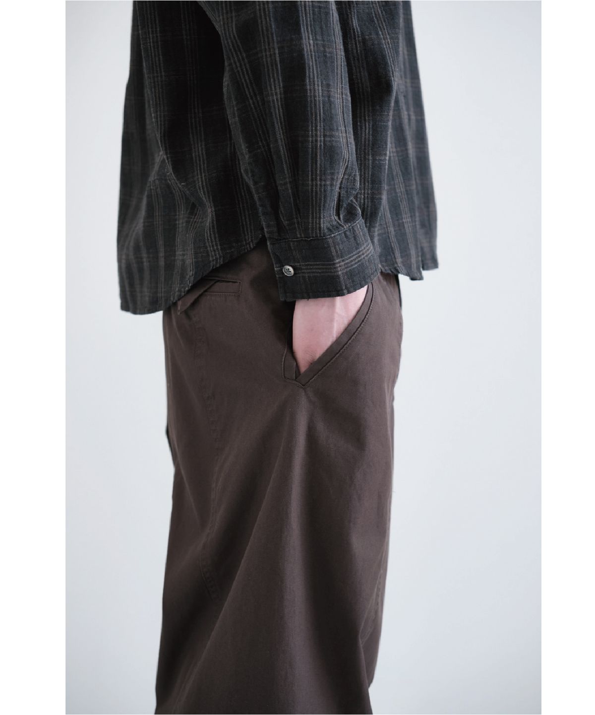 해칭룸(HATCHINGROOM) Slump Trousers Dark Brown