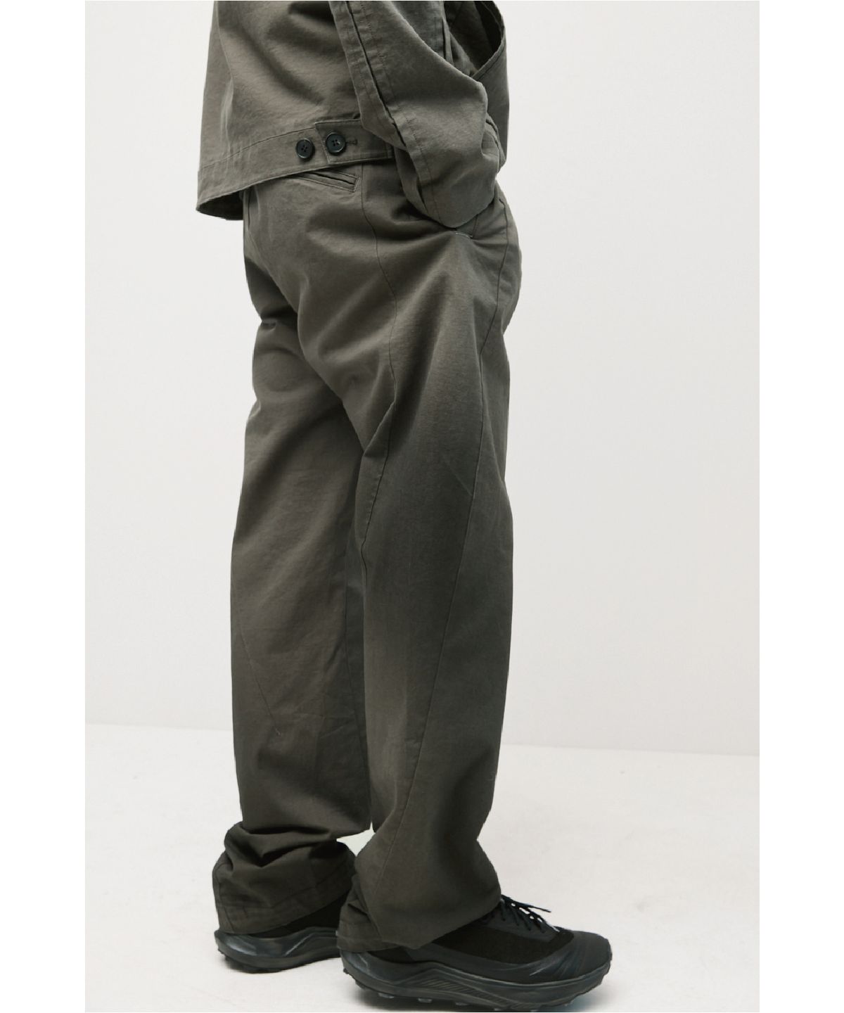 해칭룸(HATCHINGROOM) Silent Trousers Dusty Khaki